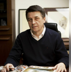 Юрий Иванович Харитонов — советский и российский архитектор, академик Международной Академии наук о природе и обществе (отделение дизайна), академик Академии Архитектурного Наследия, член-корреспондент Российской академии художеств.