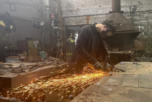 С 2007 года кузнечная артель «Вакула», расположенная в Новокуйбышевске, занимается производством художественной ковки. Мастера создают уникальные произведения из металла.