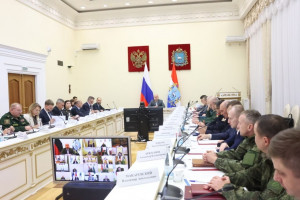 Глава региона отметил, что в условиях регулярных атак вражескими БПЛА ключевой задачей является обеспечение безопасности населения и объектов критической инфраструктуры.