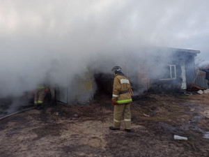 Всего на месте пожара работали 16 человек личного состава, на тушение были поданы 3 ствола «Б», созданы 2 звена газодымозащитной службы.