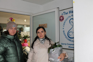 В рамках визита были переданы необходимые детские и взрослые вещи по сезону, игрушки, средства гигиены и моющие средства.