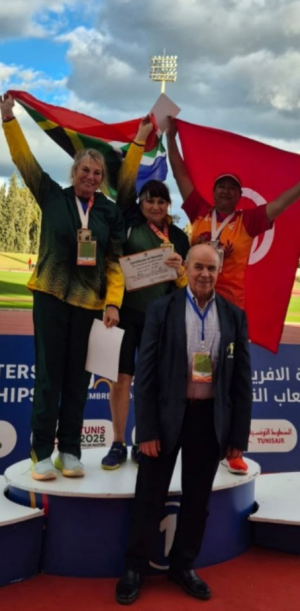 В Тунисе проходил открытый чемпионат Африки по легкой атлетике среди мастеров. На старты вышли спортсмены в возрасте старше 40 лет из разных стран мира.