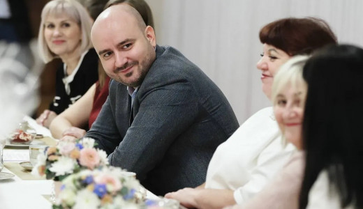 Губернатор обсудил с матерями участников СВО вопросы поддержки. Во время встречи был поднят особый вопрос - увековечение памяти погибших бойцов – участников СВО. 