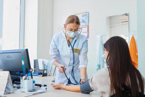 Современная система телефонного оповещения позволяет приглашать жителей в удобное для них время, что значительно повышает доступность и охват профилактических мероприятий.