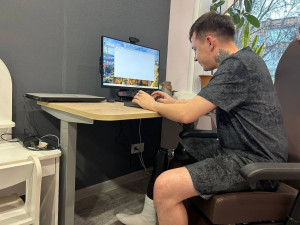 Основная задача проекта – помочь ветеранам с инвалидностью адаптировать их жилое пространство под индивидуальные потребности, тем самым вернув им чувство независимости и удобства в повседневной жизни.