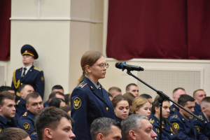 Герой России, боевой офицер, участник всероссийской акции «Вахта Героев Отечества» генерал-полковник Олег Козлов провел встречу с курсантами,