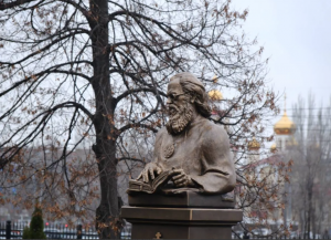 В миру Валентину Войно-Ясенецкому – архиепископу, выдающемуся гнойному хирургу и профессору медицины.