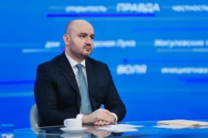 Также в этом году откроется единый диспетчерский пункт, который позволит распределять экстренные вызовы, в первую очередь оказание помощи больным с инфарктами и инсультами, а также пострадавшим в дорожно-транспортных происшествиях.