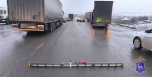 Около Жигулевска водитель врезался в припаркованный прицеп