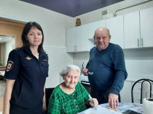 Пожилой женщине-инвалиду в Кинельском районе помогли с регистрацией