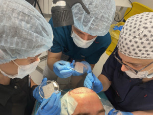 Несмотря на высокую сложность, операция проводится в амбулаторном режиме. Это означает, что уже в тот же день пациент может отправиться домой.