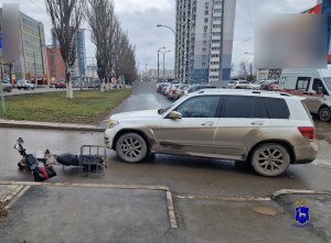 В Октябрьском районе Самары Мерседес врезался в электровелосипед