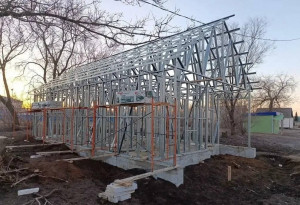 В новых зданиях будет установлено необходимое оборудование: электрокардиографы, дефибрилляторы и другая техника.