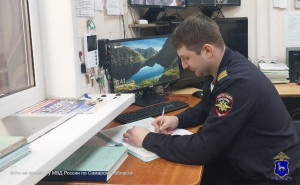 Жителя Приволжского района обвинили в нападении с ножом на кассира магазина