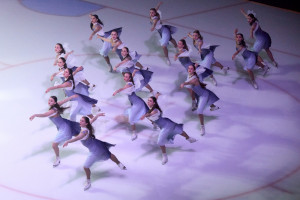 12, 13 и 14 декабря во Дворце спорта проходят I этап Кубка России, всероссийские соревнования и всероссийское физкультурное мероприятие «Самарочка» по синхронному катанию на коньках.