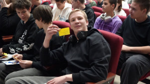 Это специализированная площадка для профориентации и трудоустройства молодёжи, которую в день открытия посетило более 120 человек.