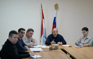 Дежурные бригады готовятся к оперативному устранению возможных аварий в ночные часы.