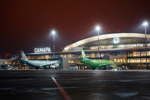 Задержка вылета рейса составила 13 часов 07 минут.