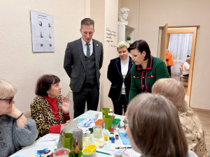 Комплексная программа «Самарское долголетие» направлена на увеличение периода активной жизни и улучшение её качества для старшего поколения.