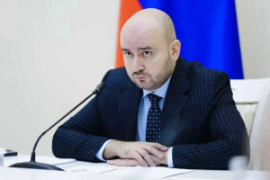 В ходе совещания губернатор поручил провести работу с главами муниципалитетов, чтобы команды на местах максимально быстро отрабатывали проблемные ситуации и при необходимости помогали коммунальным службам.