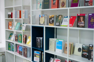 Наряду с отраслевой научной литературой библиотечный фонд обновили и значительным количеством художественных произведений.