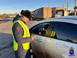 В Волжском районе иностранец получил уголовку за попытку дать взятку