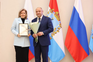 Врио заместителя председателя Правительства СО вручил награды победителям регионального конкурса в сфере государственного и муниципального управления.