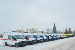 Новые машины уже на линии. Теперь у медицинских работников и водителей скорой помощи есть ещё больше возможностей, чтобы оперативное выезжать на вызовы, а у жителей региона - больше уверенности в том, что помощь придёт вовремя.