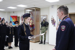 В торжественной обстановке юноши и девушки дали клятву уважать и защищать права и свободы человека и гражданина, соблюдать Конституцию Российской Федерации, достойно исполнять возложенные на них обязанности, а также воспитывать в себе высокие моральные и