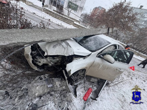 В Тольятти 18-летний водитель сбил 13-летнего подростка и столб