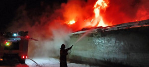 Склад горел ночью в Кинельском районе Самарской области