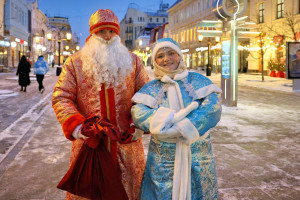 Дед Мороз и Снегурочка вышли на улицу Ленинградскую в Самаре