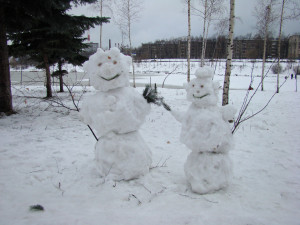 При лепке снеговика можно сжечь до 300 калорий в час.