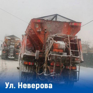 В Самаре после метели 4 января продолжается уборка снега