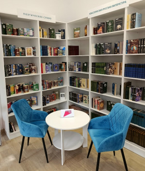 Фонд библиотеки пополнили книги на национальных языках (книги татарского, мордовского, чувашского национальных издательств, в том числе переводы русской классики на языки народов Поволжья), книги и аудиокниги национальных авторов.