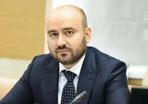 Этот светлый день напоминает нам о рождении Спасителя, который принёс в мир любовь и милосердие, надежду на перемены и веру в лучшее.