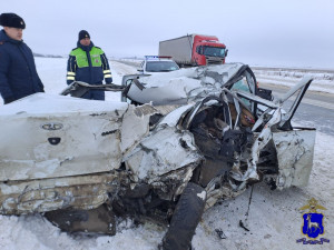 На месте ДТП скончались два пассажира легкового автомобиля, водитель и ещё один пассажир госпитализированы.