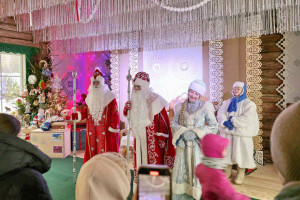 Вчера юных самарцев и их родителей поздравлял белорусский Дзед Мароз.