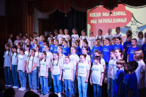 В гала-концерте примут участие более 150 талантливых исполнителей в возрасте от 5 до 20 лет.