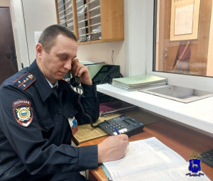 Для установления обстоятельств и задержания злоумышленника на указанный госпитализированным адрес выехали сотрудники следственно-оперативной группы.