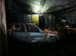ночью в Хворостянском районе горели гараж и автомобили