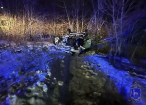 В Волжском районе перевернулась машина, пострадали двое