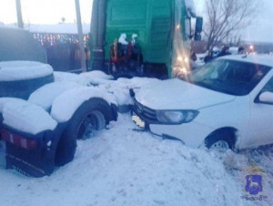 В Сергиевском районе машина сбила мужчину и ребенка