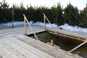 Врач дал советы для безопасных купаний на Крещение