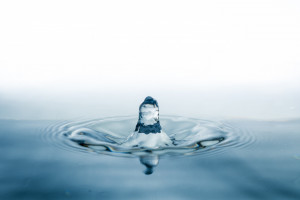 Святая вода может испортиться, вопреки распространенному мнению о ее вечной сохранности. Об этом 18 января заявил настоятель храма Воскресения Христова в селе Воскресенка Самарской области священник Максим Портнов.