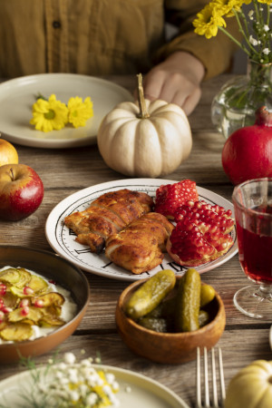 Зная свою приблизительную норму калорий с учётом возраста, пола, веса и активности, можно создать дефицит калорий для снижения веса или его поддержания.