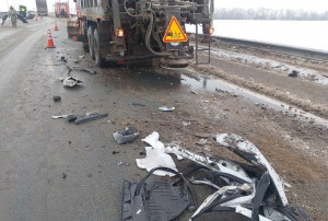 Сообщение о ДТП на трассе обход Тольятти, 79 километр поступило 21 января утром. Пострадали водитель и пассажир легковой машины, которые были госпитализированы.