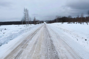 Состояние автозимника на контроле дорожных служб: ежедневный мониторинг и оперативная работа техники.
