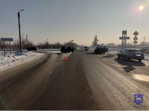 В Сызрани 23 января 18-летний водитель врезался в иномарку и сам пострадал