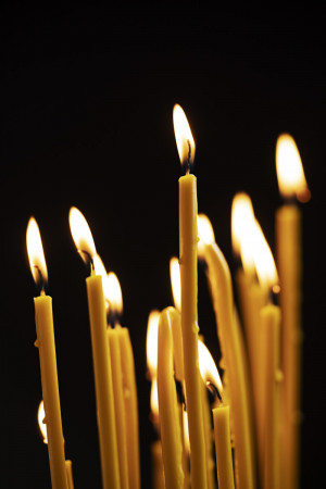 Отпевать кремированных людей в РПЦ не запрещено, рассказал протоиерей Александр Абрамов.